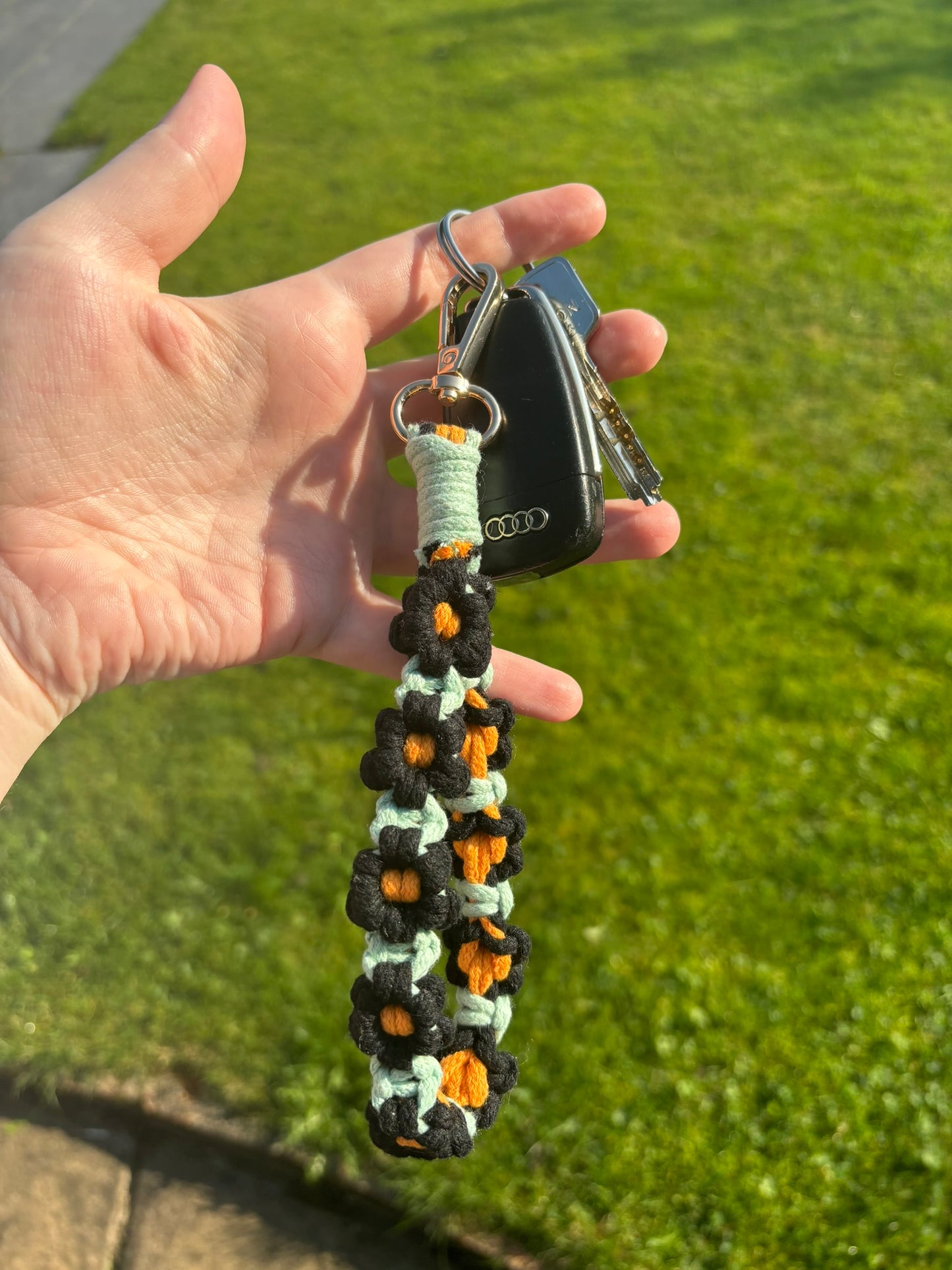 Flower wristlet / phone strap