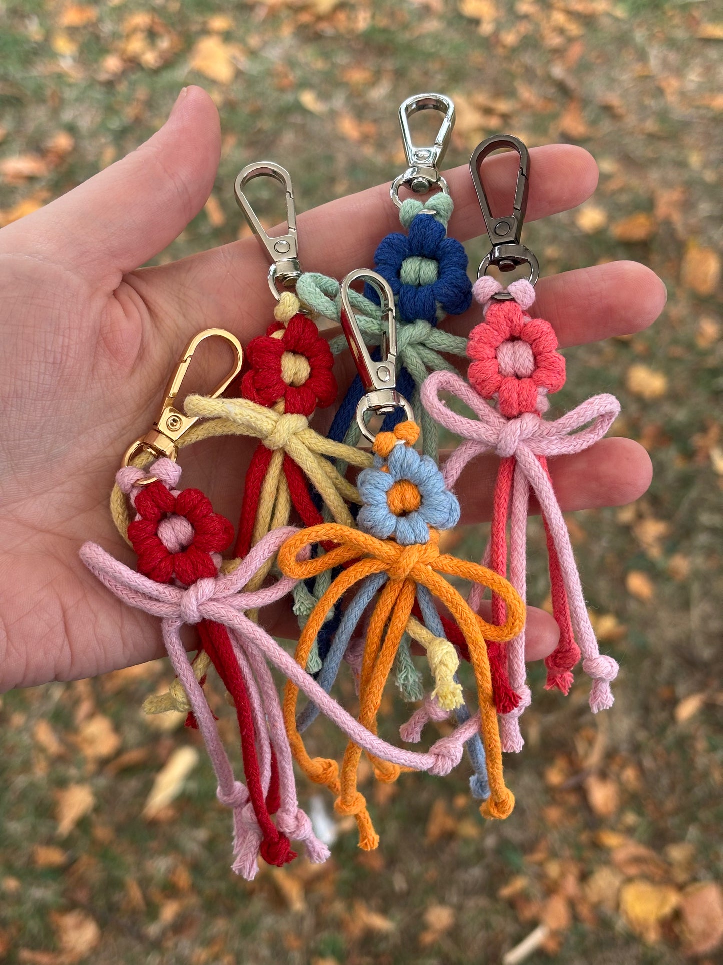 MINI Macrame flower keychain